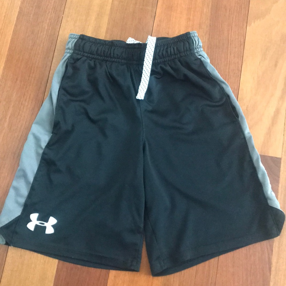 Under Armour/boysYXS/shorts